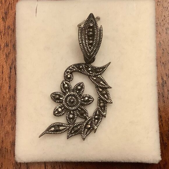 𝅺STERLING SILVER 925 MARCASITE FLORAL PENDANT​ - Picture 7 of 9